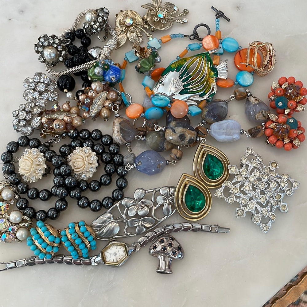 Small Vintage Costume Jewelry lot